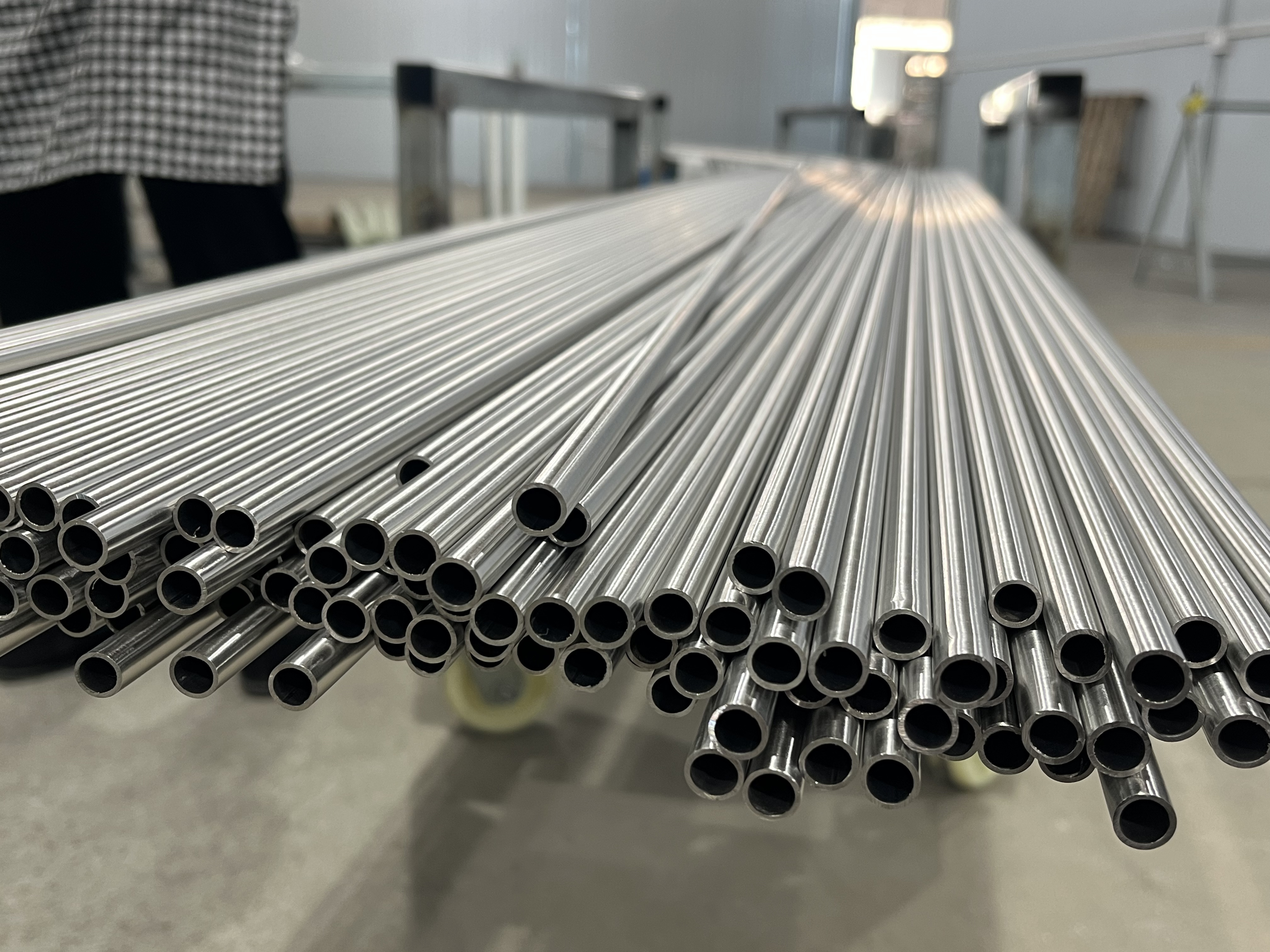 为什么为精密设备选择定制医用不锈钢管？